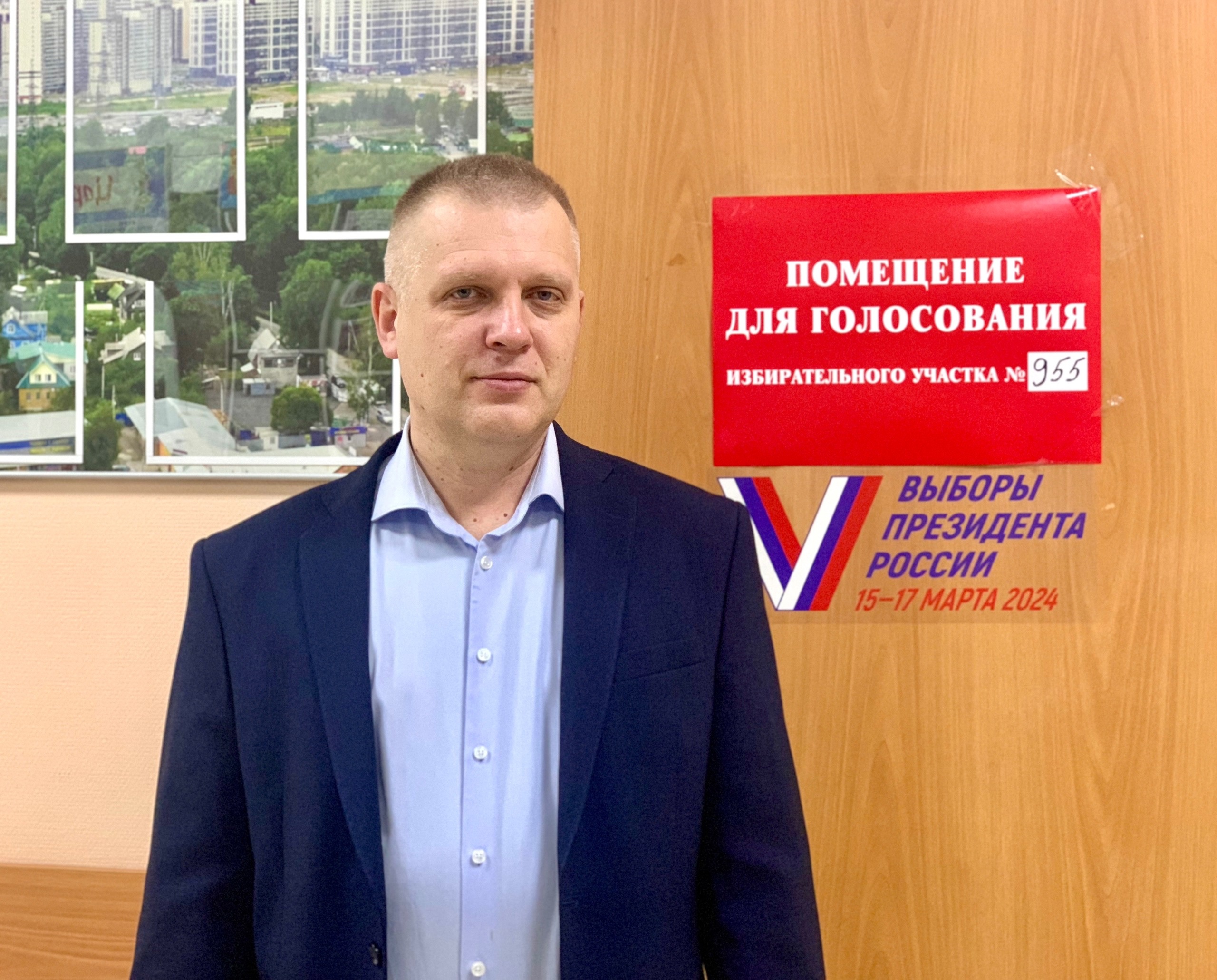 Глава администрации Алексей Белов посетил избирательный участок